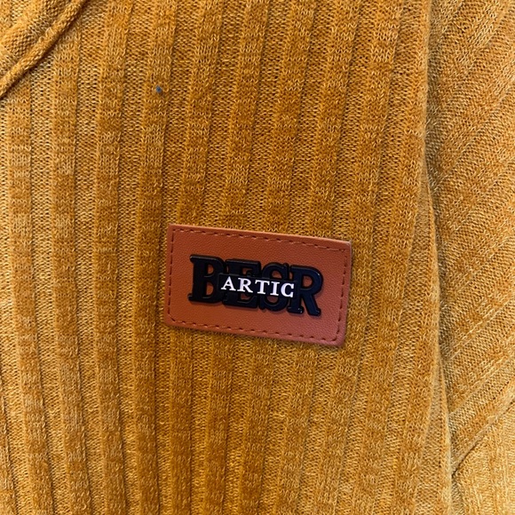 Artic besr mustard crop top long sleeve medium - Picture 2 of 4